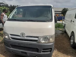 Toyota HiAce 2010 White