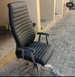 Luxury Swivel Office Chair.