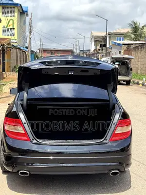 Mercedes-Benz C300 Luxury 4Matic Sedan AWD (3.0L 6cyl 7A) 2011 Black