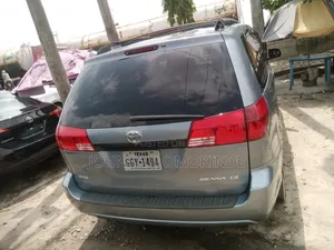 Toyota Sienna LE AWD 2005 Blue