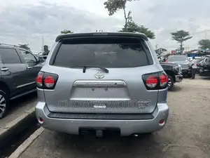 Toyota Sequoia 2016 Silver