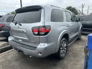 Toyota Sequoia 2016 Silver