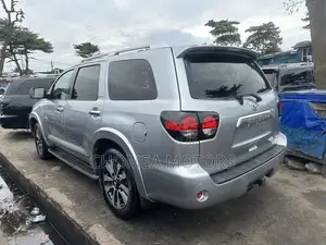 Toyota Sequoia 2016 Silver