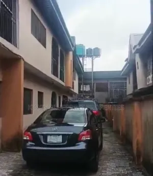 5bdrm Duplex in Pti Road, Warri for sale