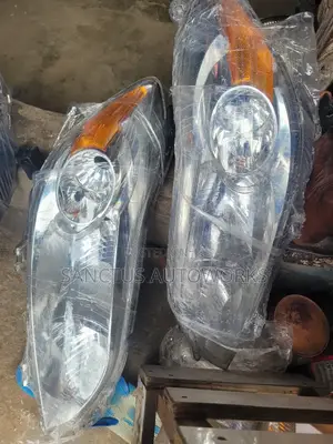 Headlight Toyota Matrix 2010