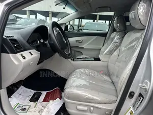 Toyota Venza AWD 2010 Silver