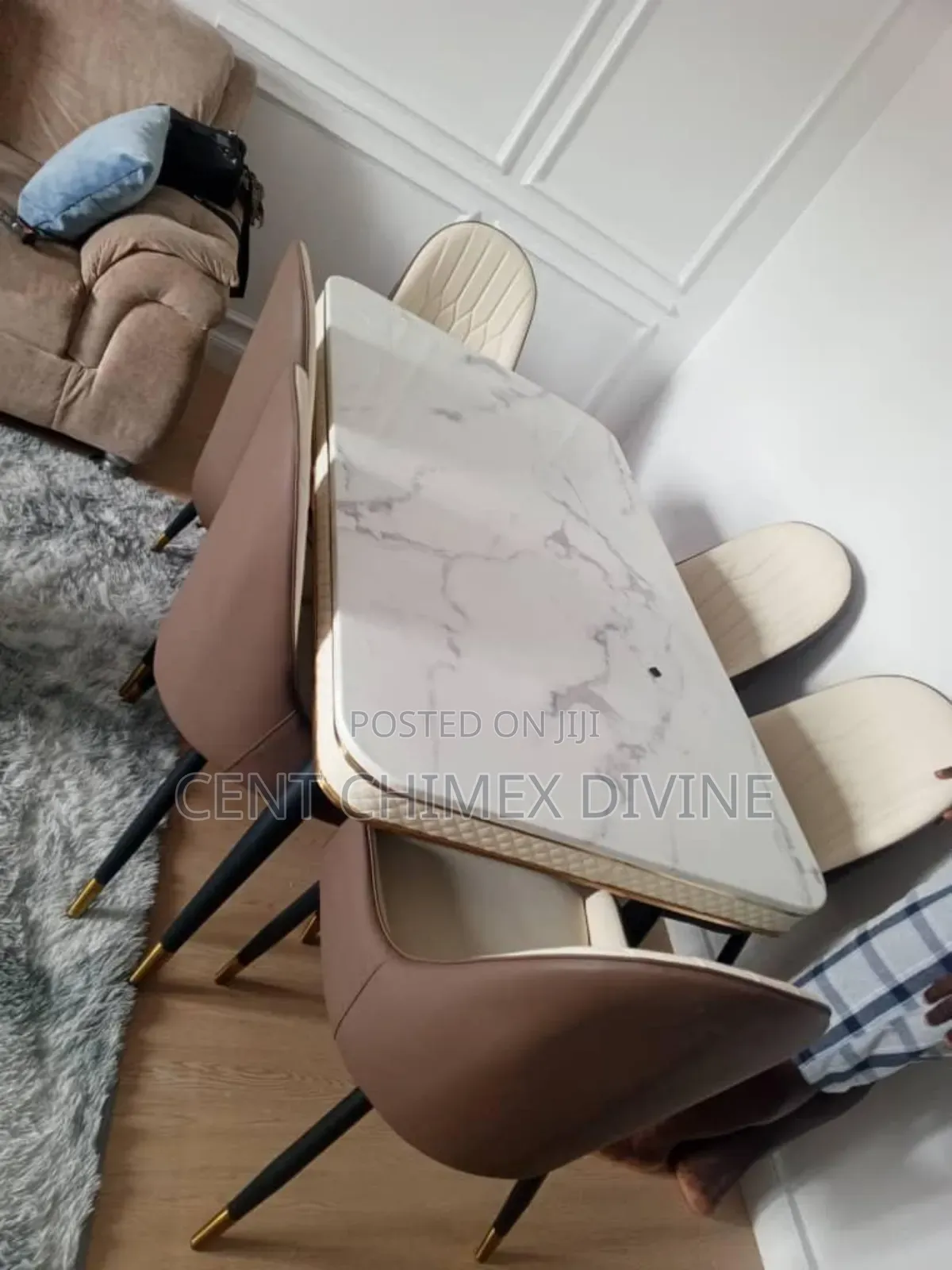 Comfortable Modern Classic Dinning Set