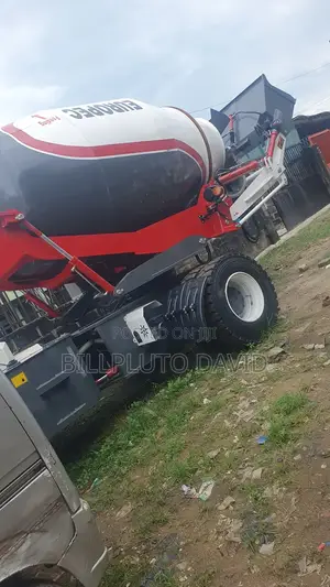 Self-loading Concrete Mixer,