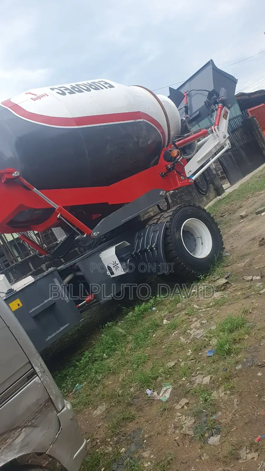 Self-loading Concrete Mixer,