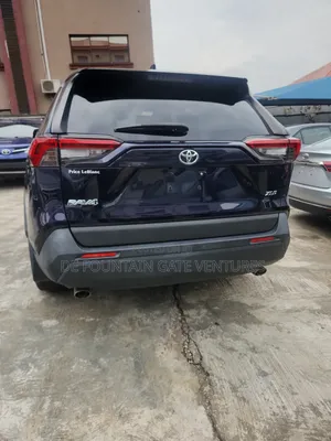 Toyota RAV4 XLE 2021 Black
