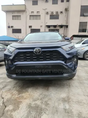 Toyota RAV4 XLE 2021 Black