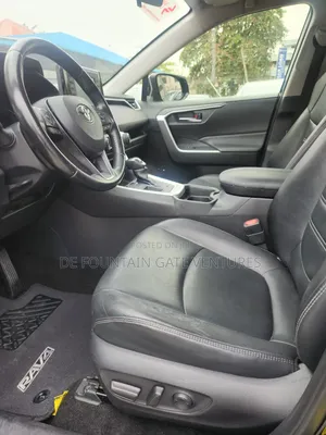 Toyota RAV4 XLE 2021 Black