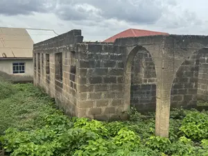 4bdrm Bungalow in Ateji Estate, Oluyole for sale