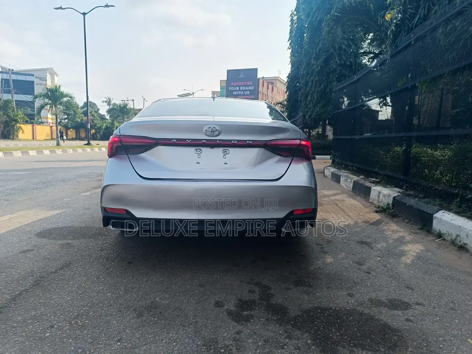 Toyota Avalon XLE 2020 Silver