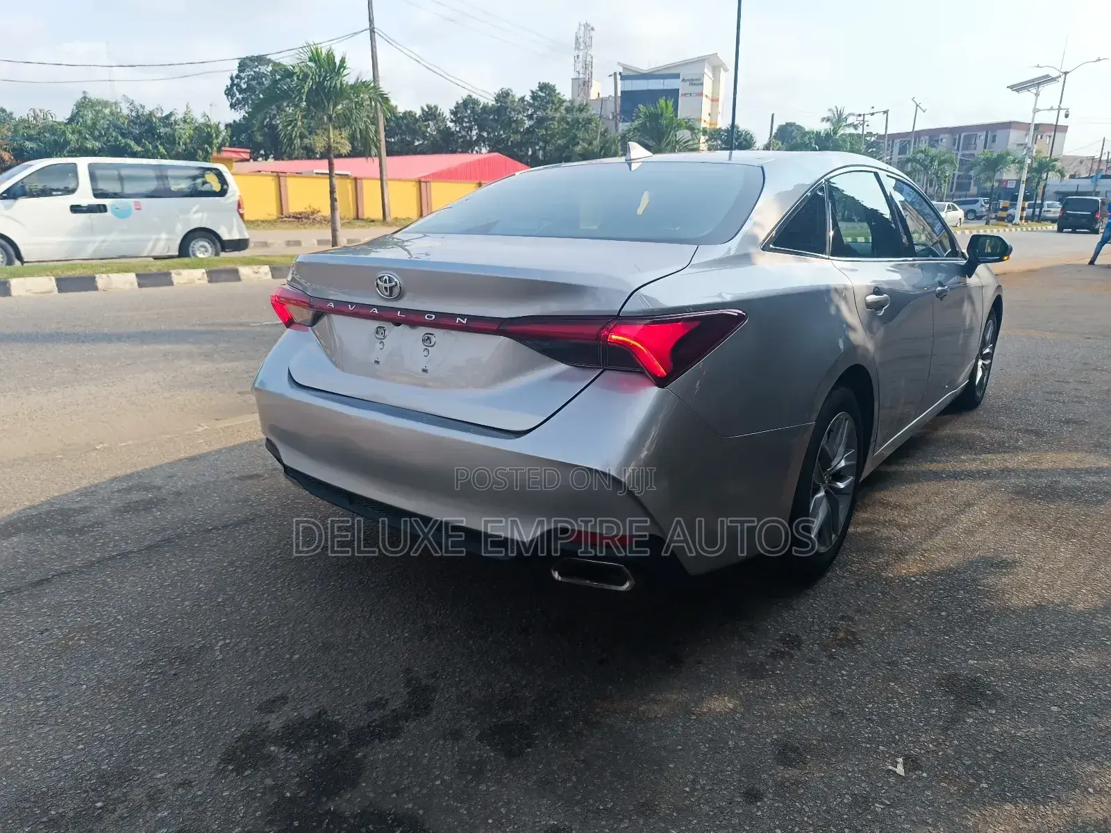 Toyota Avalon XLE 2020 Silver