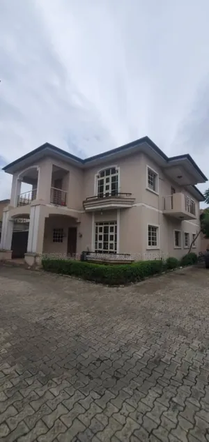 4bdrm Duplex in Lekki Phase 1 for rent