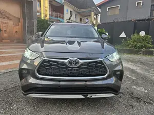 Toyota Highlander Platinum 2022 Gray