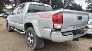 Toyota Tacoma Access Cab V6 2010 Silver