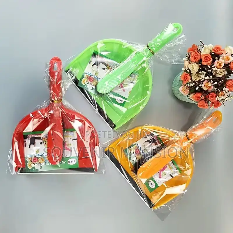 Packer and Brush for Souvenir