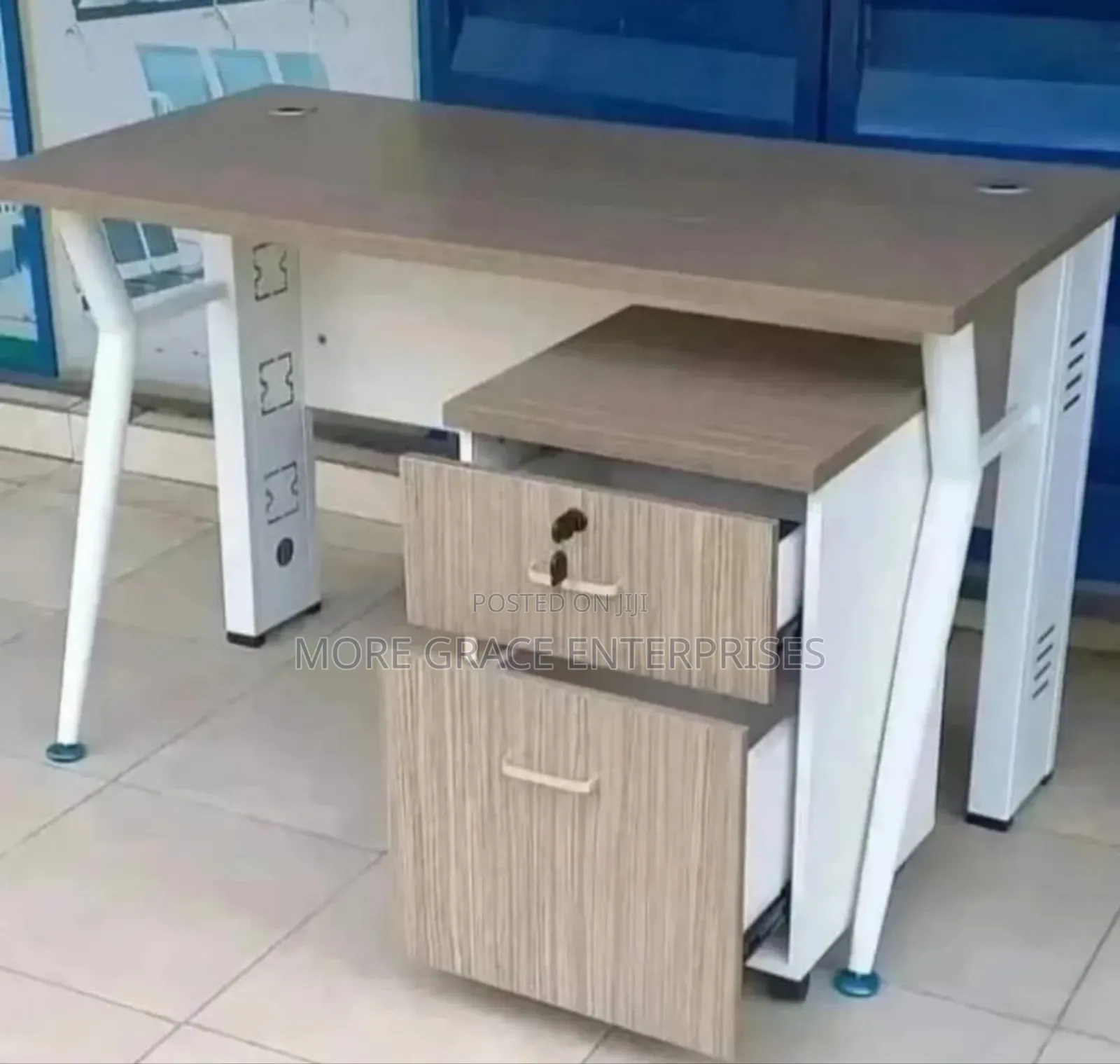 1.2 Meter Office Desk With Mobile Drawers.