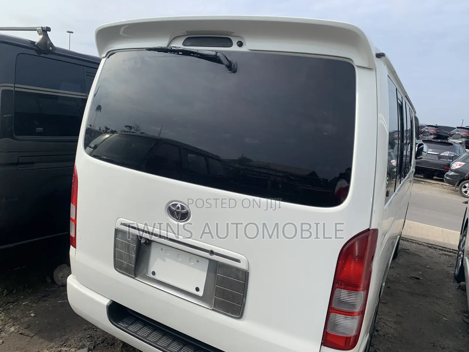 Toyota HiAce 2016 White