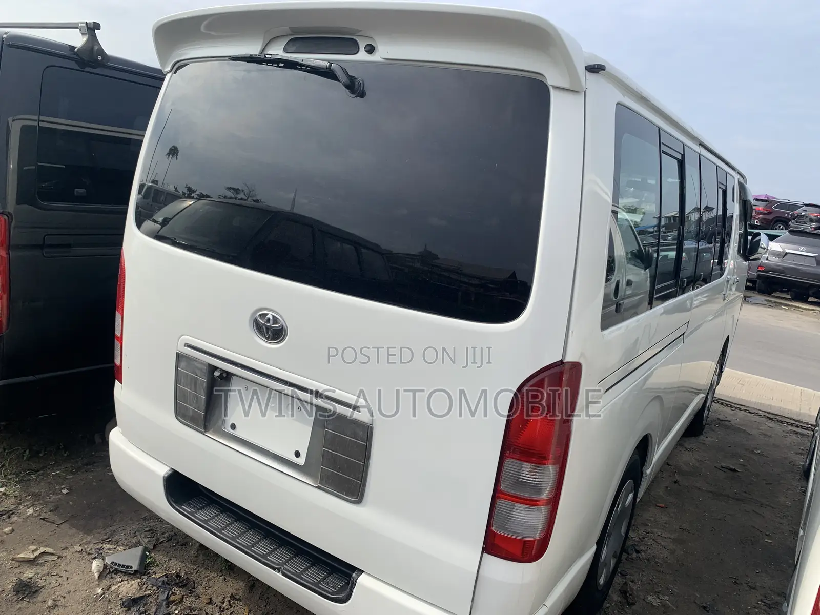 Toyota HiAce 2016 White