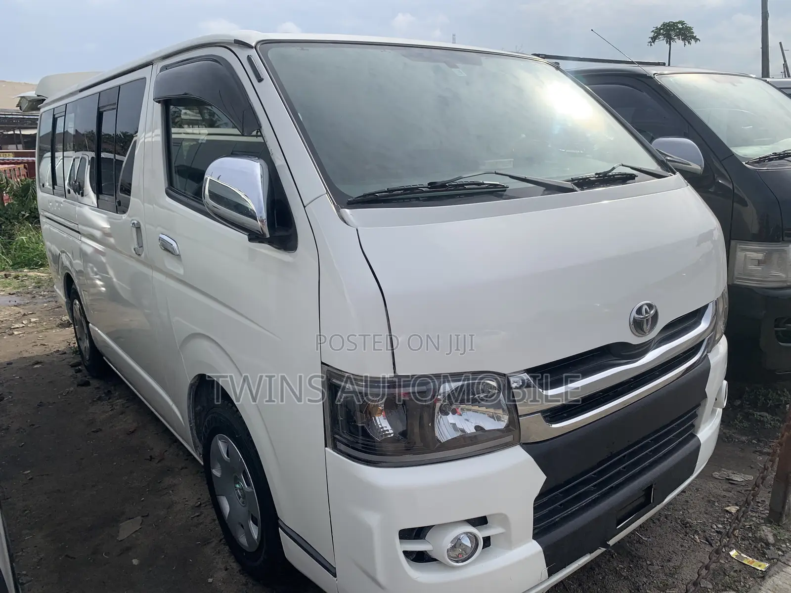 Toyota HiAce 2016 White