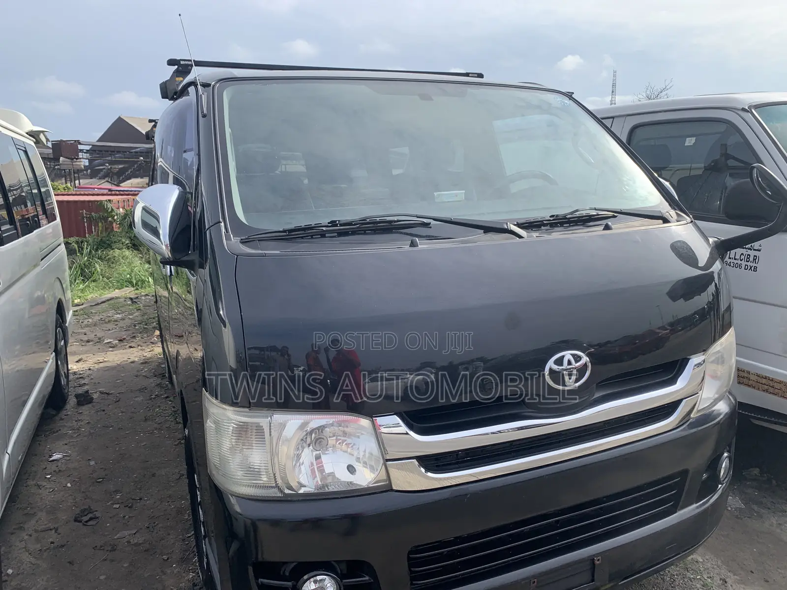 Toyota HiAce 2016 Black