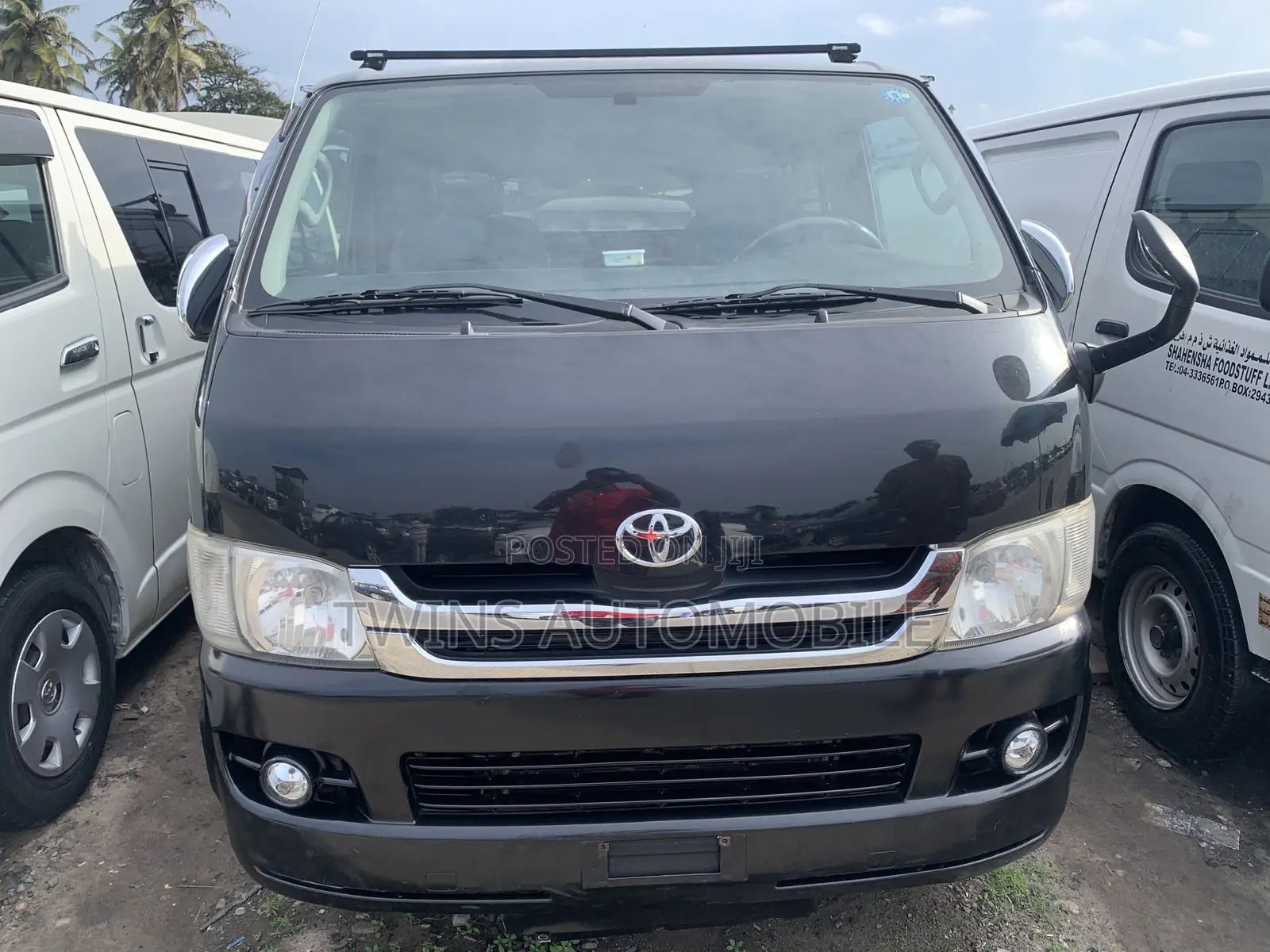 Toyota HiAce 2016 Black