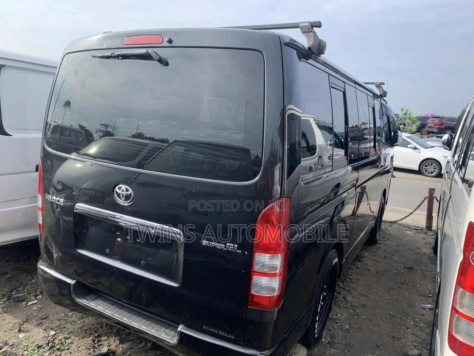 Toyota HiAce 2016 Black