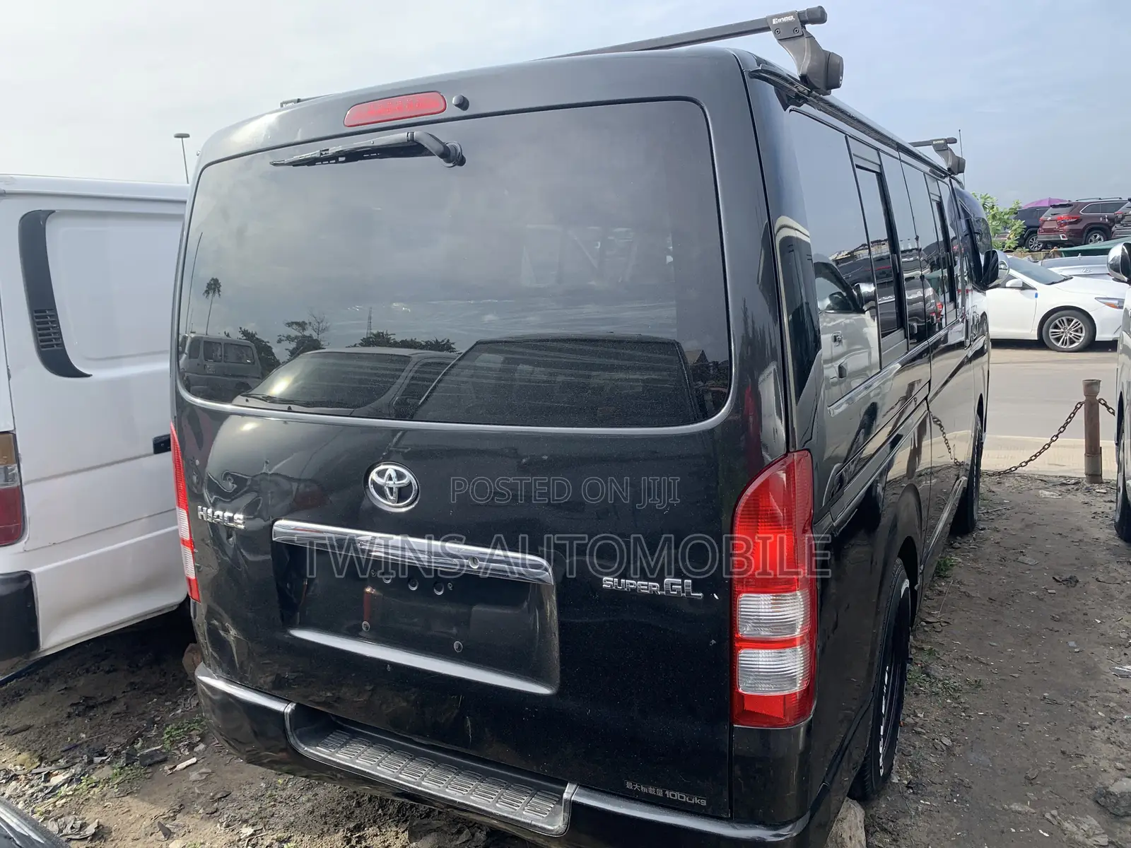 Toyota HiAce 2016 Black