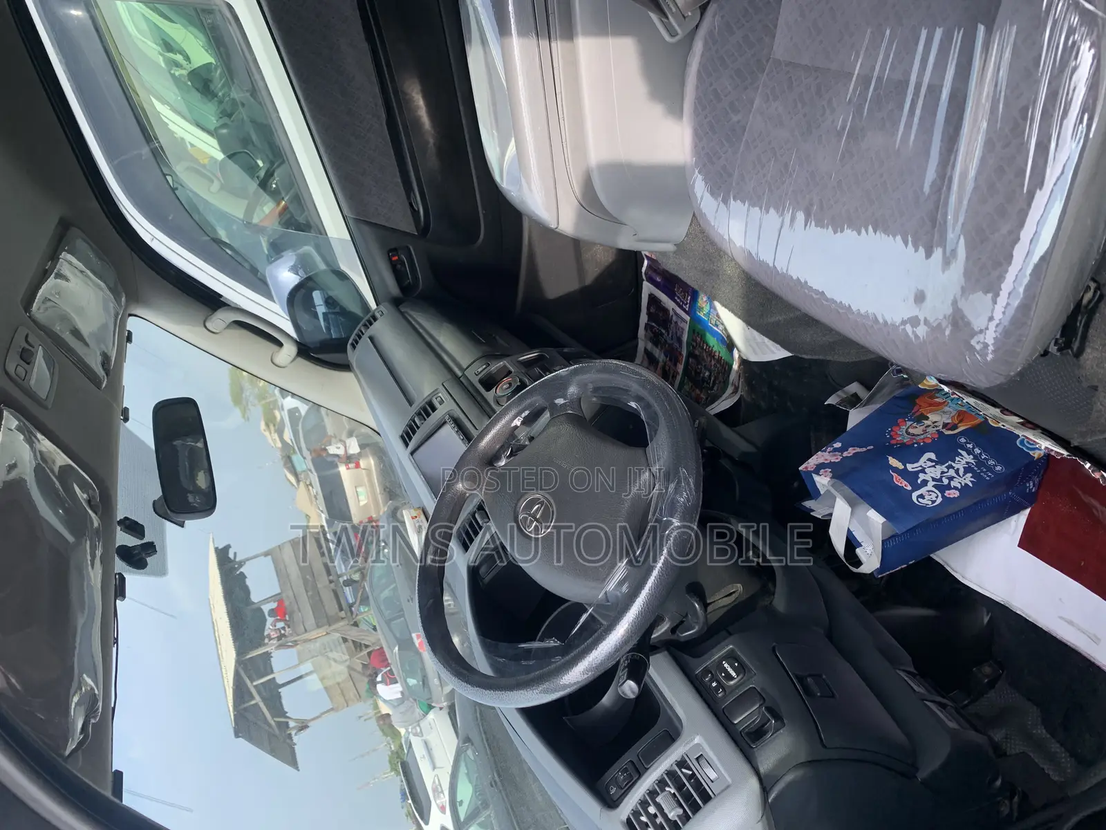 Toyota HiAce 2016 Black