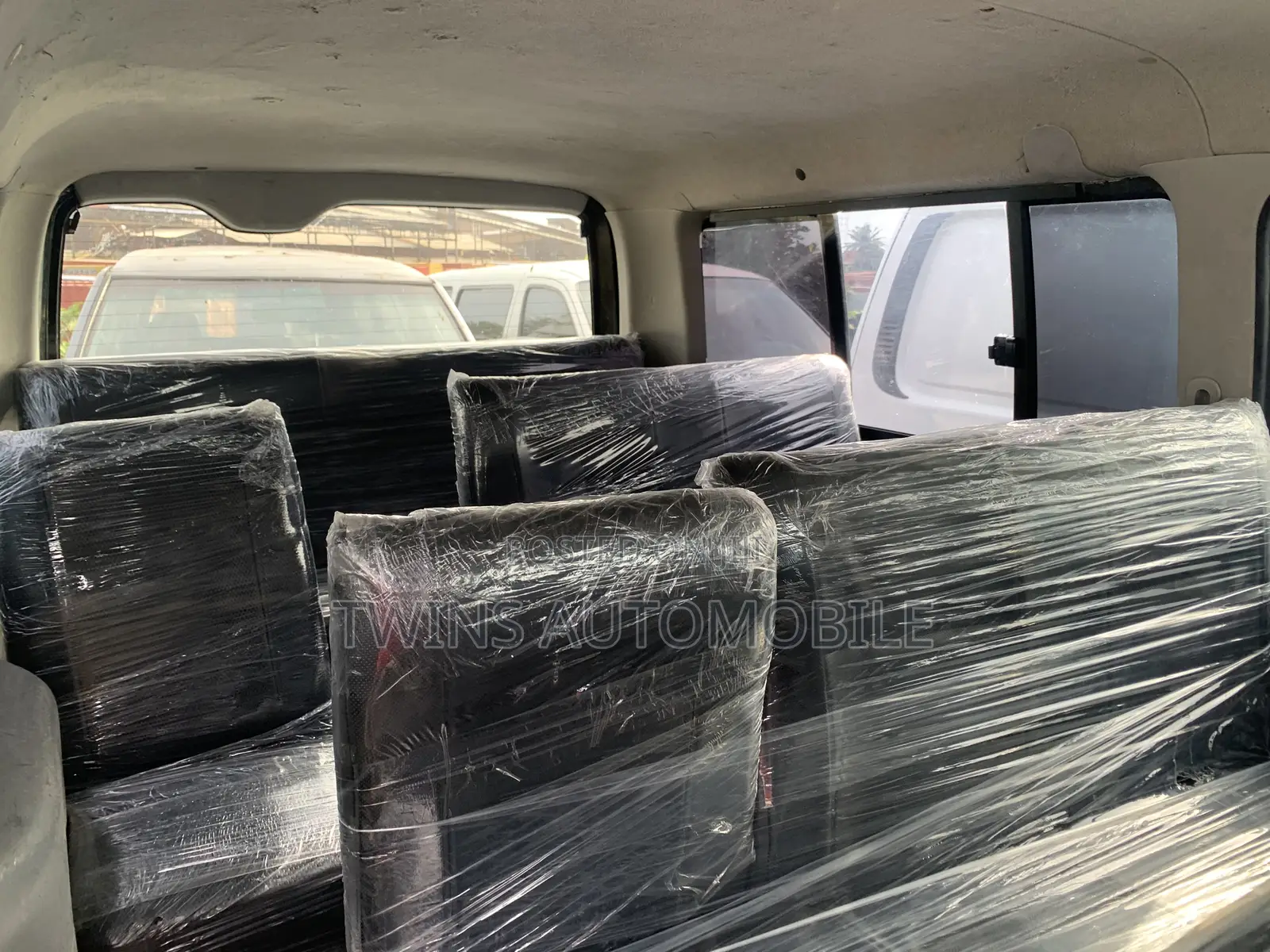 Toyota HiAce 2016 Black