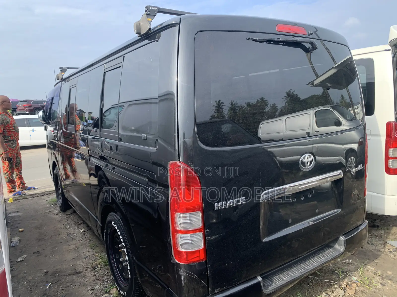 Toyota HiAce 2016 Black