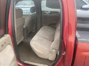 Toyota Tacoma Base V6 4x4 Double-Cab 121.9 in. WB 2002 Red