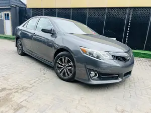 Toyota Camry SE 4dr Sedan (2.5L 4cyl 6A) 2014 Gray