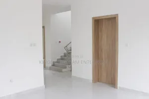 2bdrm Block of Flats in Chevron Lekki for rent