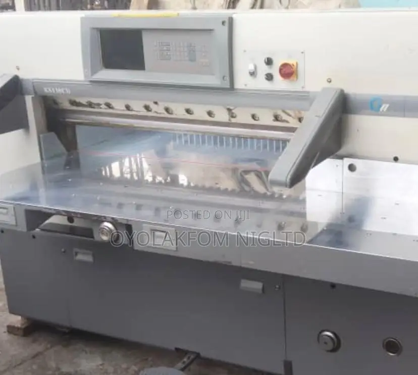 Polar 145 Cutting Machine