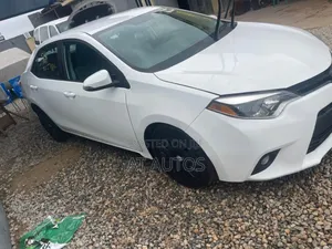 Toyota Corolla L 4dr Sedan (1.8L 4cyl 6M) 2014 White