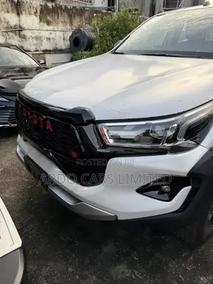 New Toyota Hilux 2025 Ivory