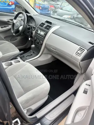 Toyota Corolla LE 4dr Sedan (1.8L 4cyl 4A) 2012 Gray