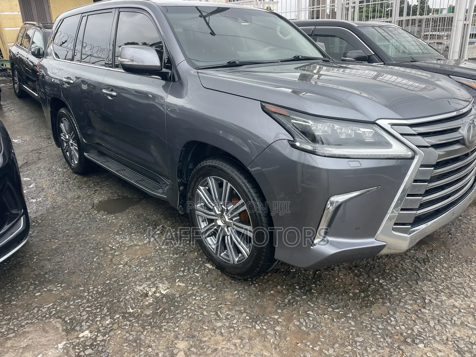 Lexus LX 570 AWD 2016 Gray