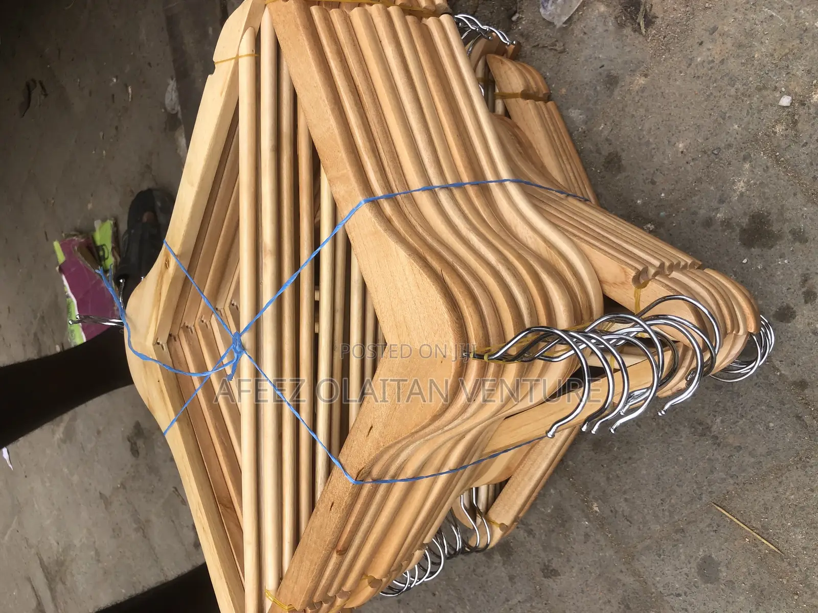 Wooden Hanger Per Dozen