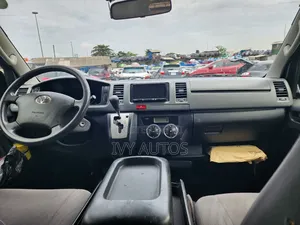 Toyota HiAce 2011 Silver