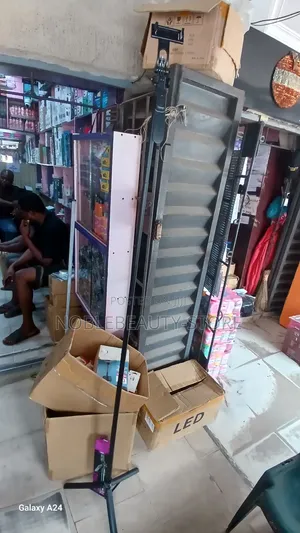 C08 6.5ft Tripod