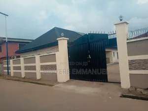 10bdrm Block of Flats in Worldbank Housing, Umuahia for sale