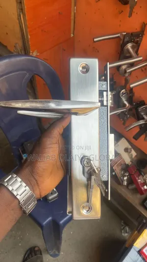 Big Lever Handle Lockset With Key – Durable Secure