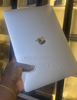 Laptop Apple MacBook Pro 2022 M2 8GB Apple M2 SSD 256GB