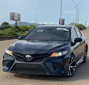 Toyota Camry SE FWD 2020 Gray