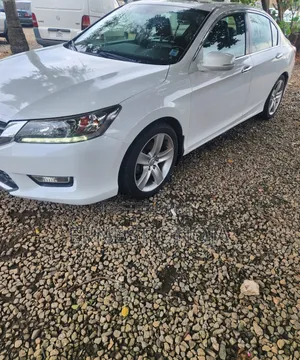 Honda Accord Touring V-6 4dr Sedan (3.5L 6cyl 6A) 2015 White